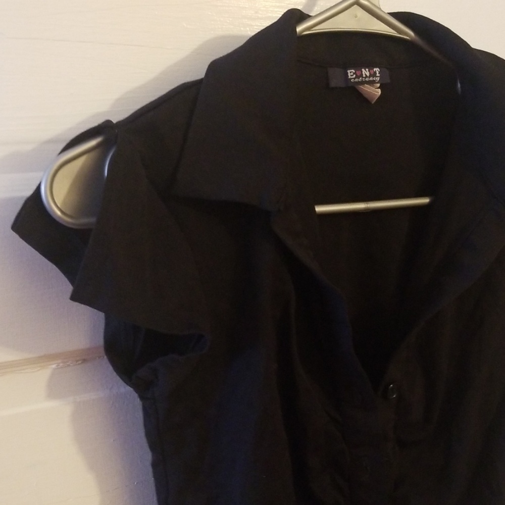 Cute button down blouse - Picture 2 of 4